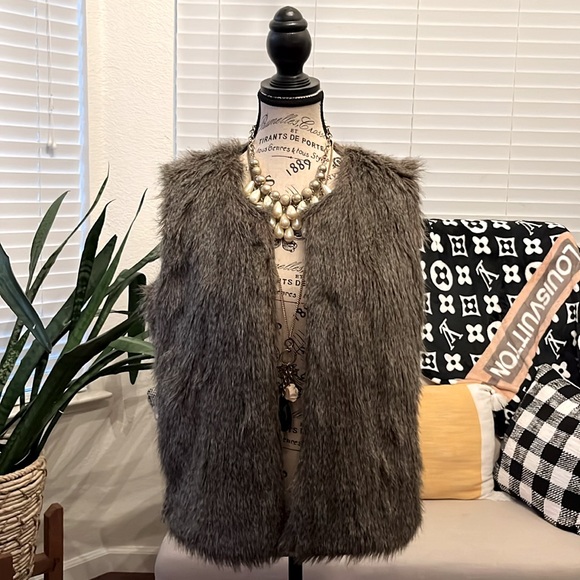 GLAMSIA Brown Faux Fur Vest Size L - Picture 4 of 7